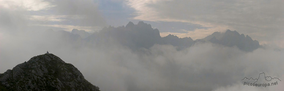 Unos Montañeros en el Pico Cabeza Verde, Cornion, Picos de Europa, Parque Nacional, Asturias