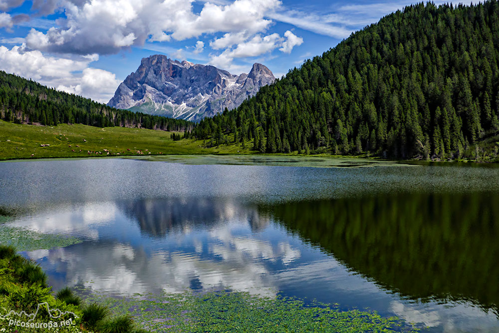 Lago Caliata en las Dolomitas de Trento en 2019, Italia