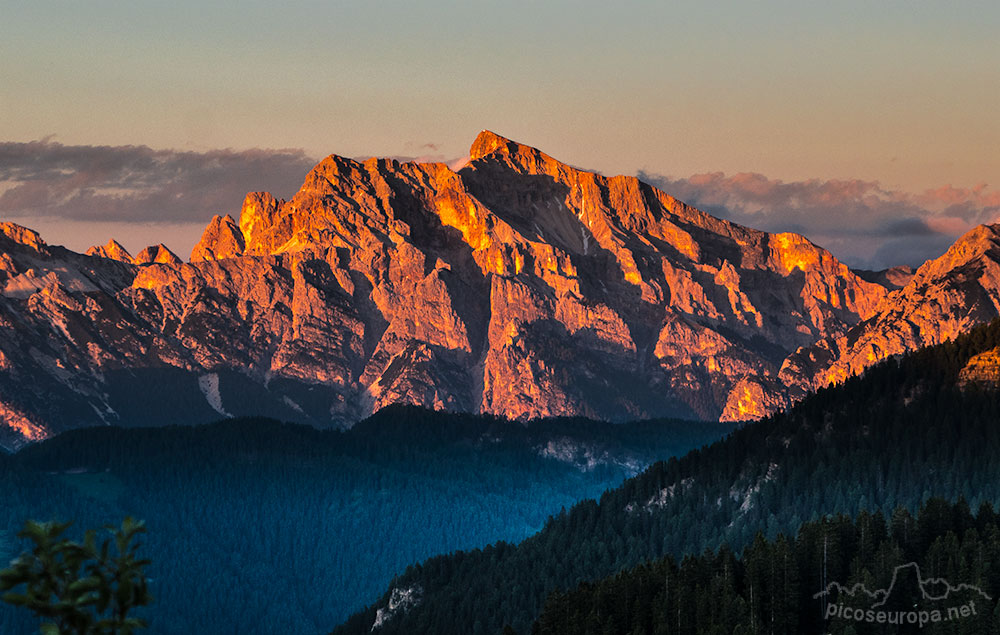 Monte Sella di Sennes desde la cumbre del Costacia en las cercanias del Passo Erbe. Dolomitas