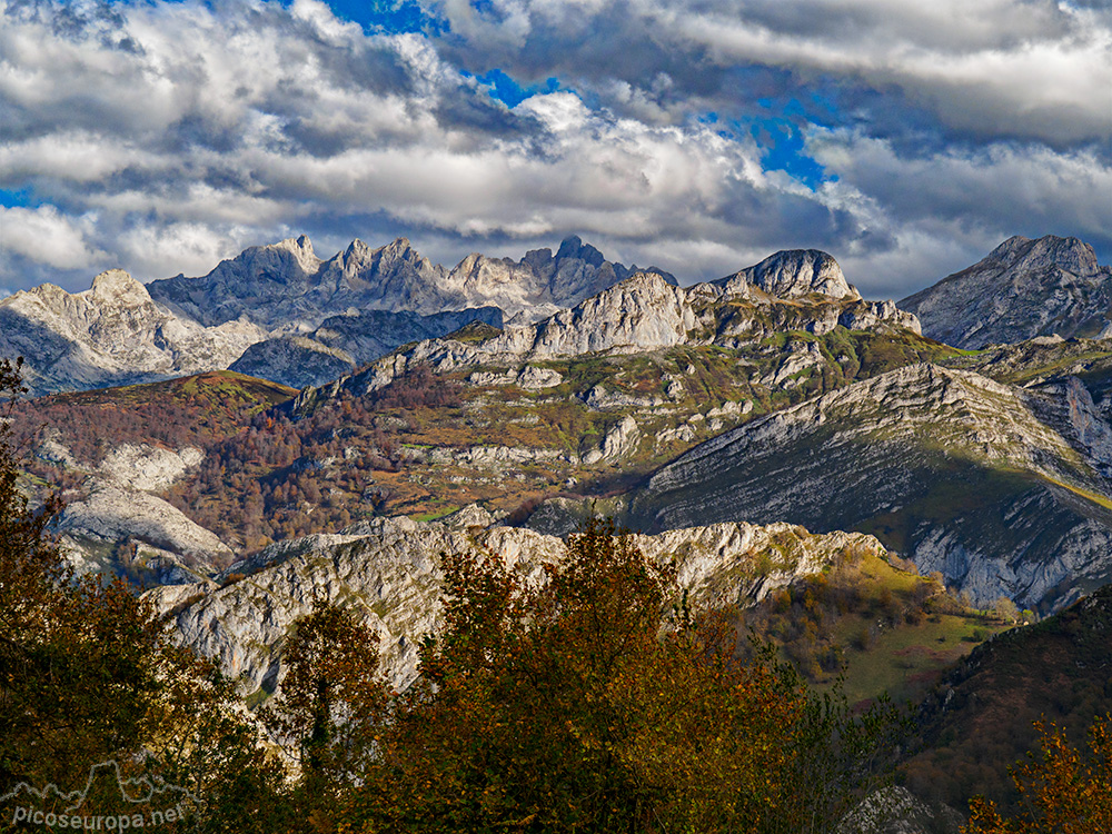 Foto: Picos de Europa desde Collada Llomena, Parque Natural de Ponga, Asturias