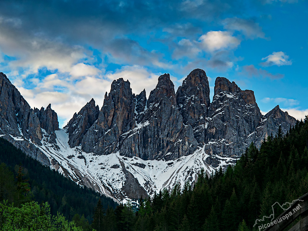 Foto: Montañas del Odle, Valle de Funes, Dolomitas, Italia.