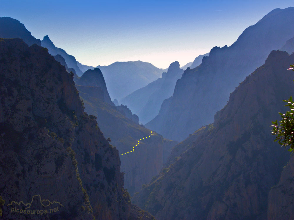 Foto: El Desfiladero del ro Cares, un camino entre Asturias y Len, Picos de Europa.