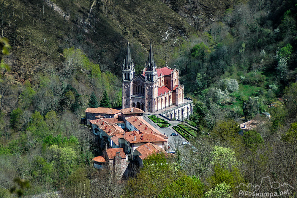 Foto: Santuario de Covadonga, Asturias, Picos de Europa