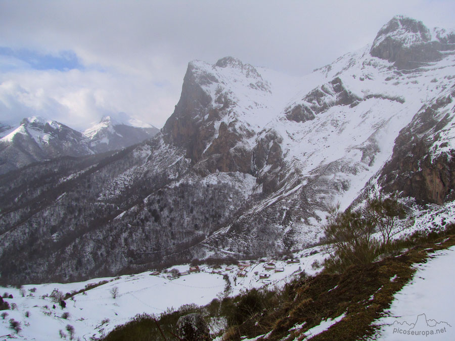 Abajo las Invernales de Igüedri, La Liebana, Cantabria, Parque Nacional de los Picos de Europa