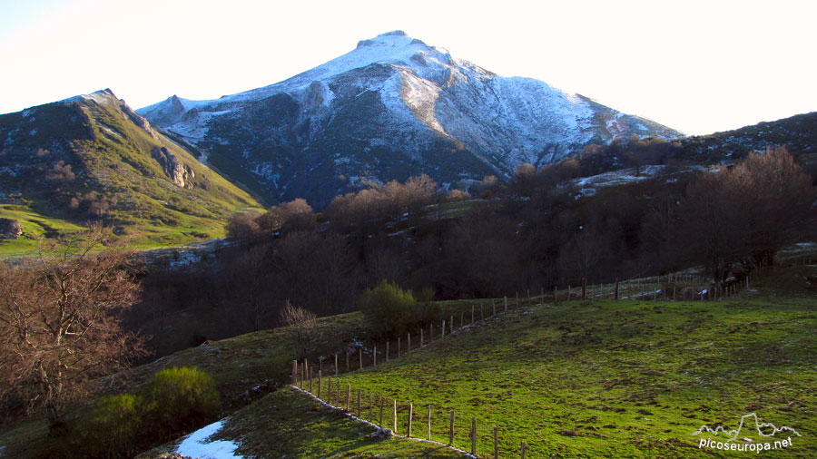Foto: Bistruey desde el Collado de Sierra Lamoa, Cucayo, La Liebana, Cantabria