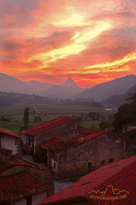 Foto: Vista desde el Pueblo de El Mazo, Asturias, Picos de Europa