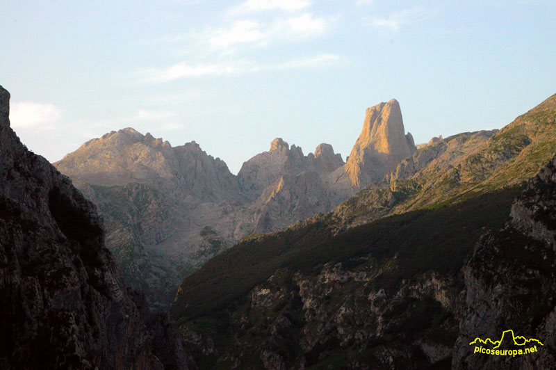 Pico de Urriellu y Pico Albo desde la majada de Ondon