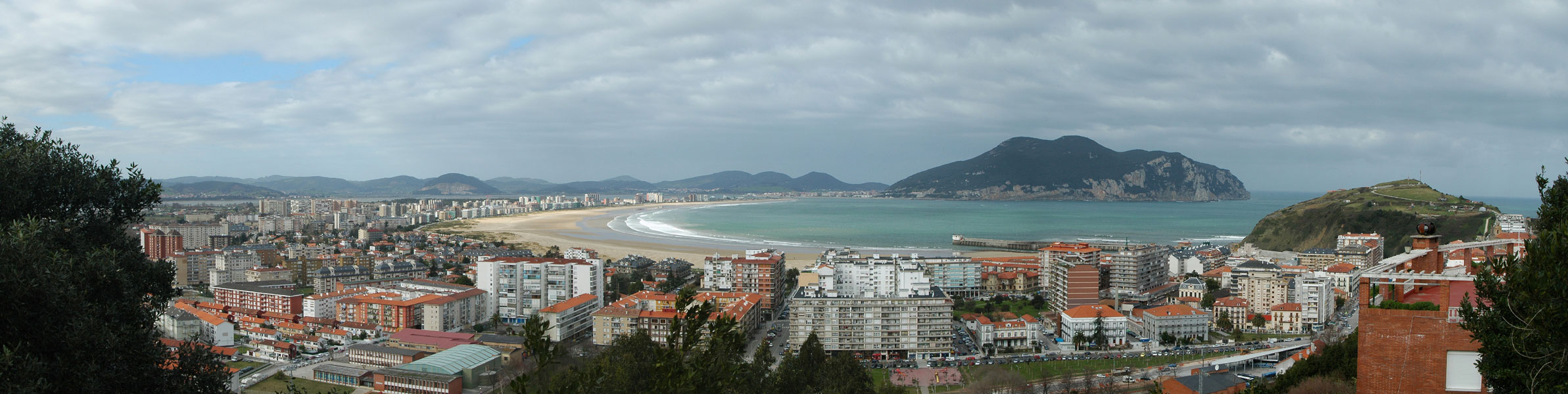 http://www.picoseuropa.net/panoram/panoram/laredo1.jpg