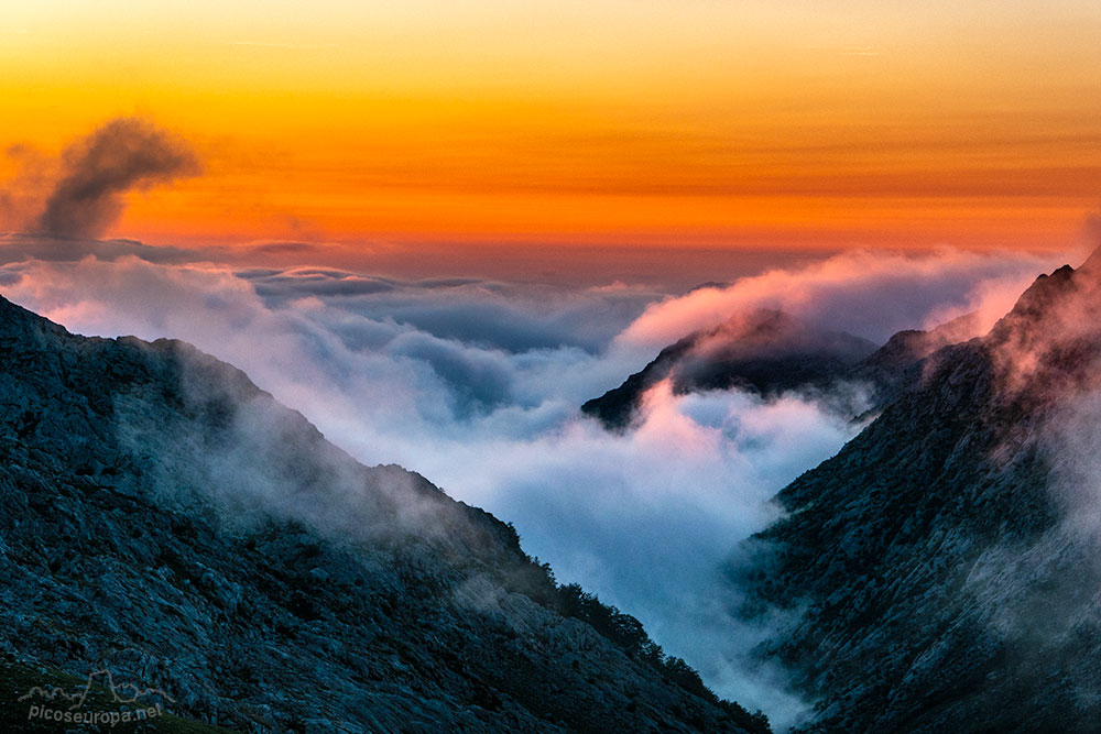 Foto: Puesta de sol desde el refugio de Vegarredonda, Picos de Europa