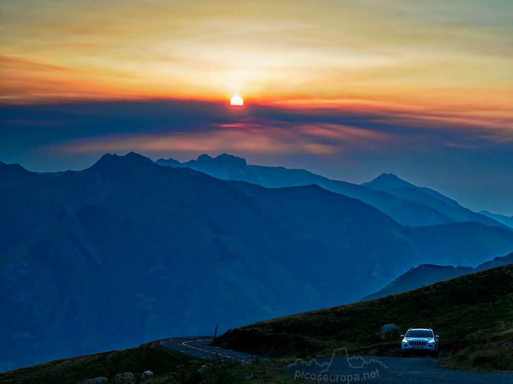 Foto: Puesta de sol desde Col de Aubisque, Gourette, Pirineos, Francia