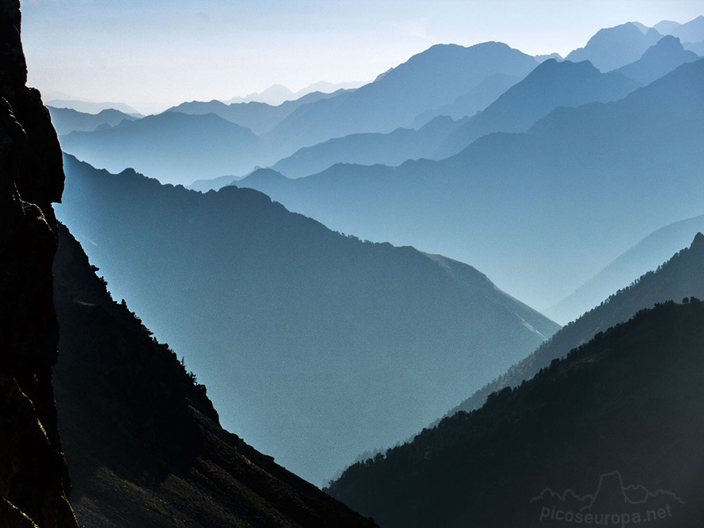 Vista desde la cumbre del Pic Neouvielle, Pirineos, Francia