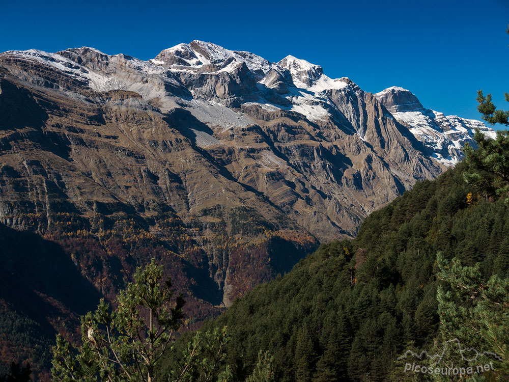 Foto: Pico de Aisclo, Monte Perdido y el Cilindro, Valle de Pineta, Parque Nacional de Ordesa y Monte Perdido