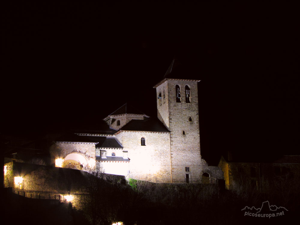 Foto: Torla de noche, Pirineos de Huesca, Aragon, Parque Nacional de Ordesa y Monte Perdido