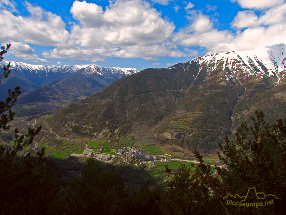 Foto: El valle de Torla, Pirineos de Huesca, Aragon, Parque Nacional de Ordesa y Monte Perdido