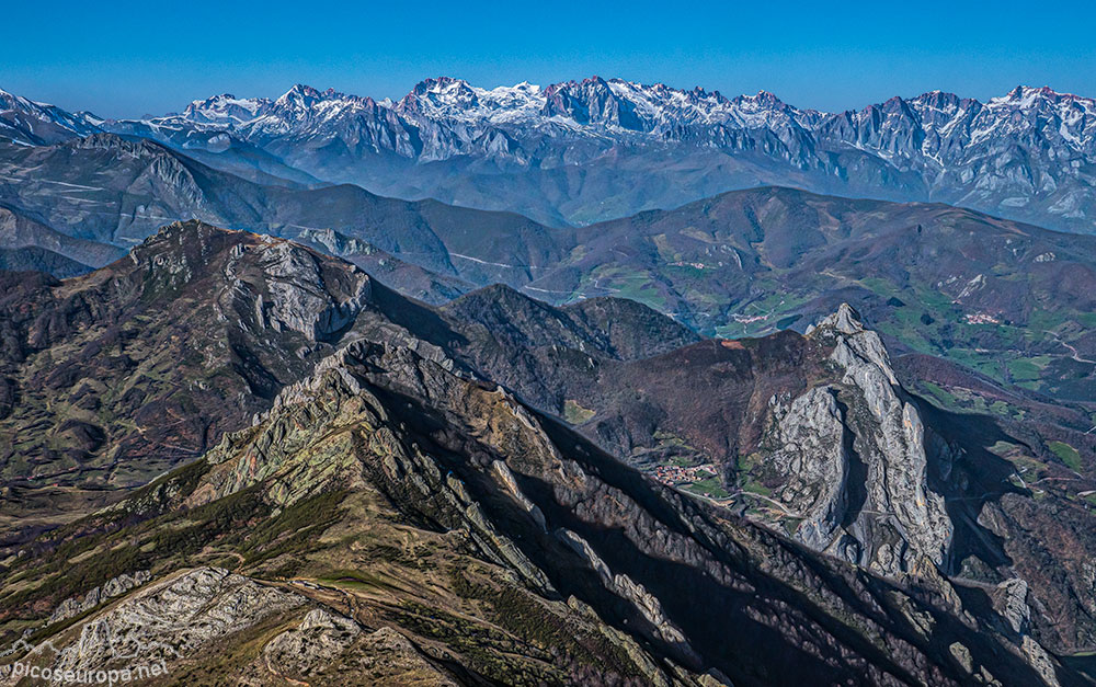 Foto: Dobres desde el Collado que separa el Pico Bistruey del Pico Corcina