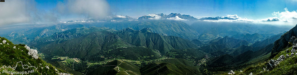 Picos de Europa desde el Pico Turbina de 1.237m, en la Sierra Costera que separa la Costa Oriental de Asturias de los Picos de Europa
