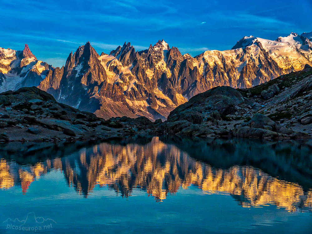 Aiguille du Midi y Aiguilles de Chamonix desde la Réserve naturelle des Aiguilles Rouges. Alpes, Francia.