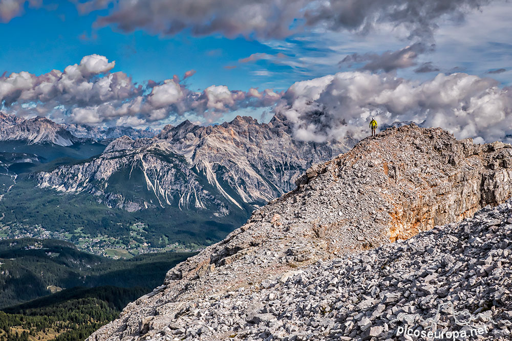 Por la cumbre del Averau, Dolomitas, Alpes, Italia