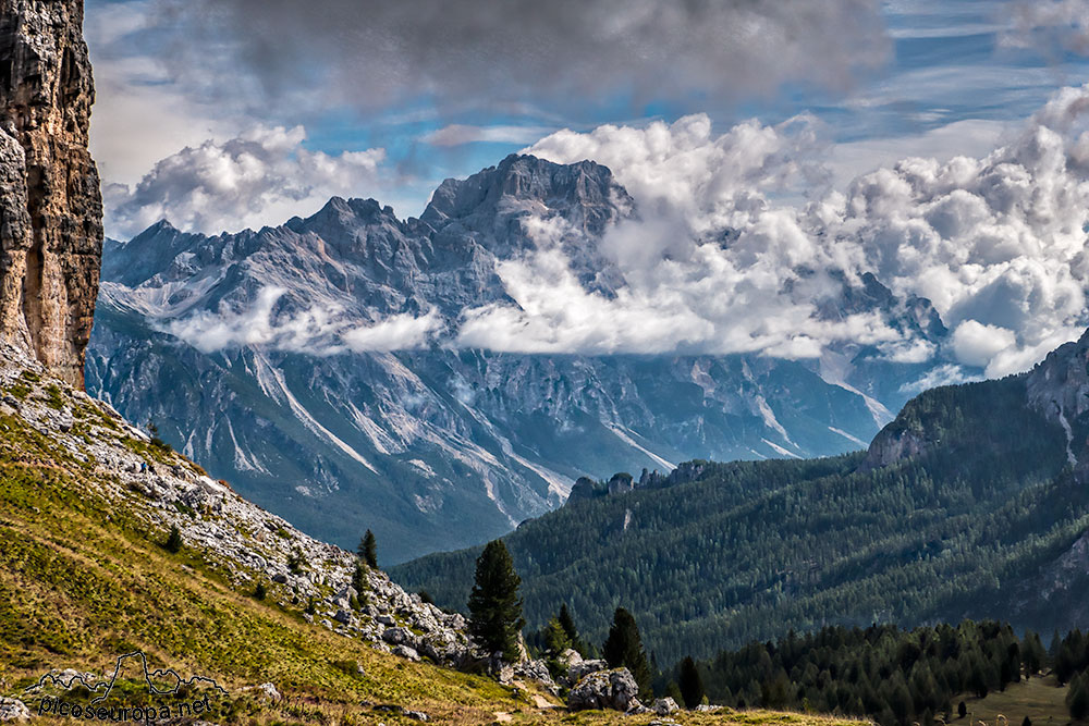 Zona del Sorapis desde las Cinque Torre, Dolomitas, Alpes, Italia