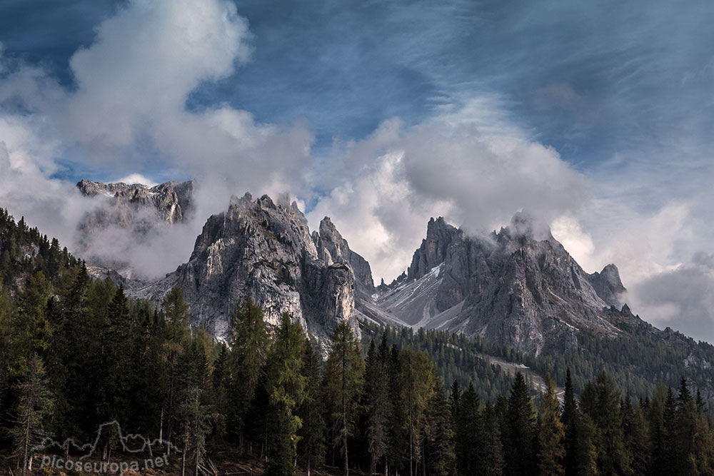 Cumbres del Grupo Cadini di Misurina desde el Lago Antorno