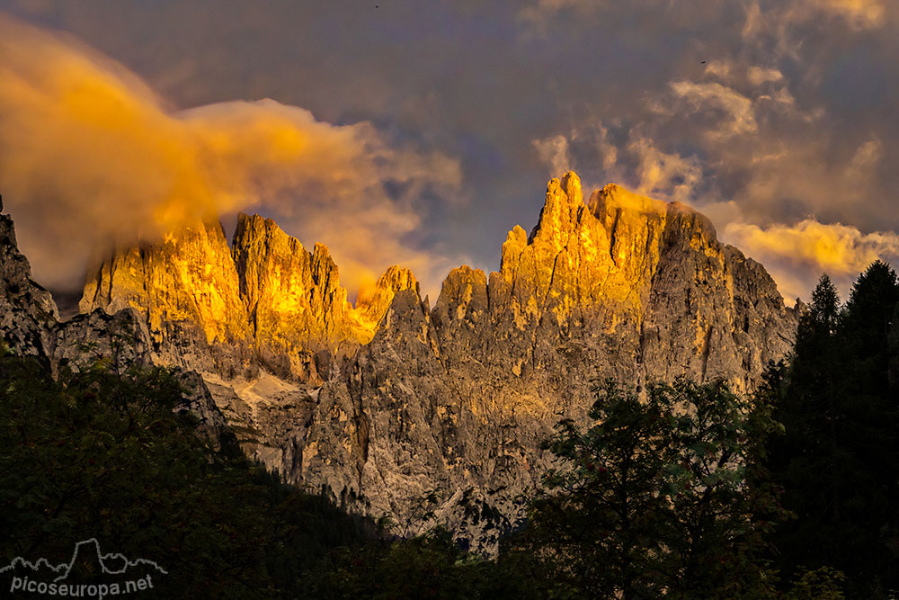 Una puesta de sol desde el camping de Martino di Castrozza en las Dolomitas