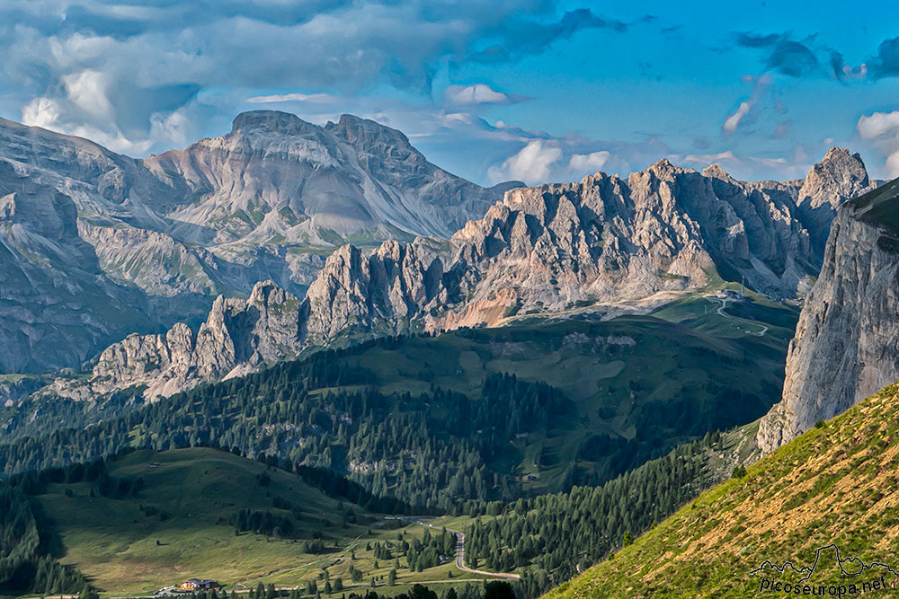 Desde el Passo Sella en Dolomitas.