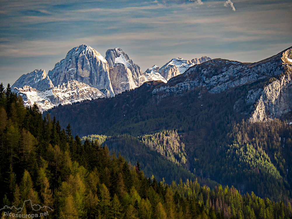 Foto: Desde la carretera que une el Paso Pordoi con el Paso Falzarego en Dolomitas.