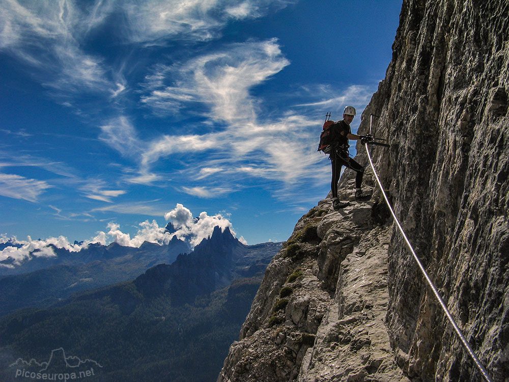 Ferrata Giuseppe Olivieri a la Punta Ana en la Tofana di Mezo 