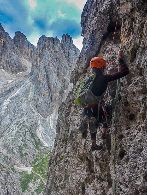 Escalada en la Torre Wundt de las Dolomitas. Alpes, Italia.