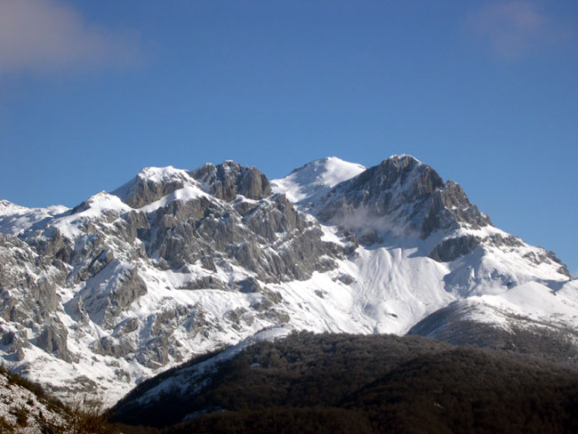 Senda del Arcediano entre Soto de Sajambre y Amieva