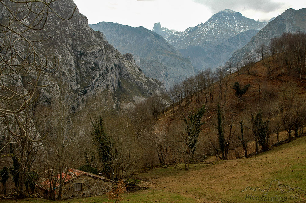 Invernales de Vanu y barrio de Muniama, Arenas de Cabrales, Asturias, Picos de Europa