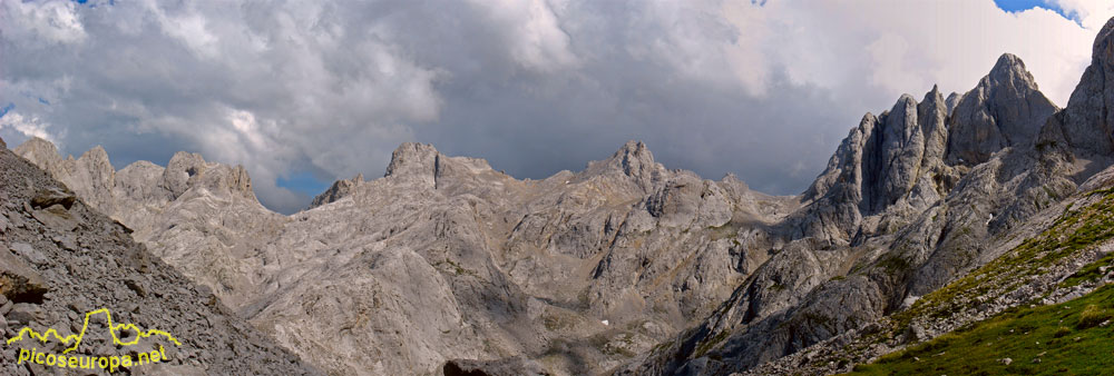 Fotografia tomada desde la Collada del Agua, con el Jou de Cabrones y todas las cumbres que lo rodean por su lado Sur.