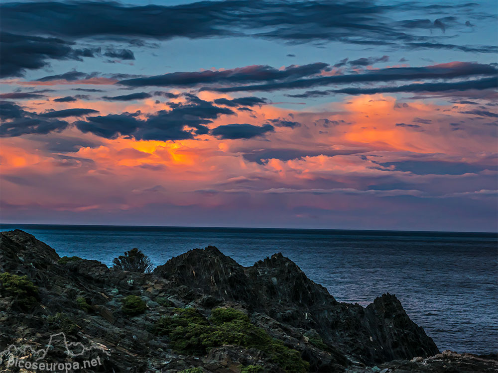 Foto: Puesta de sol en la zona de Cap de Creus, Mediterraneo, Catalunya