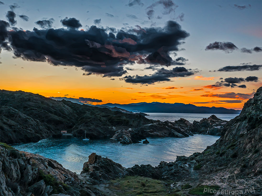 Foto: Puesta de sol en la zona de Cap de Creus, Mediterraneo, Catalunya