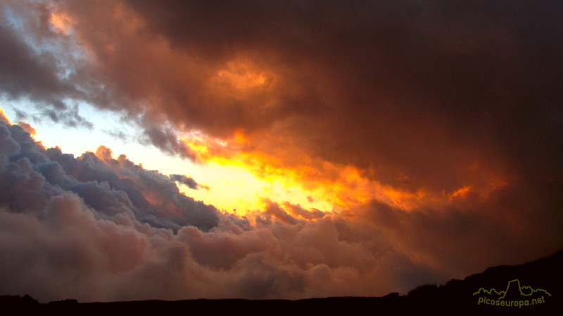 Foto: Atardecer en las proximidades del Turó de l' Home, Una de las cumbres del Montseny, Barcelona, Catalunya.