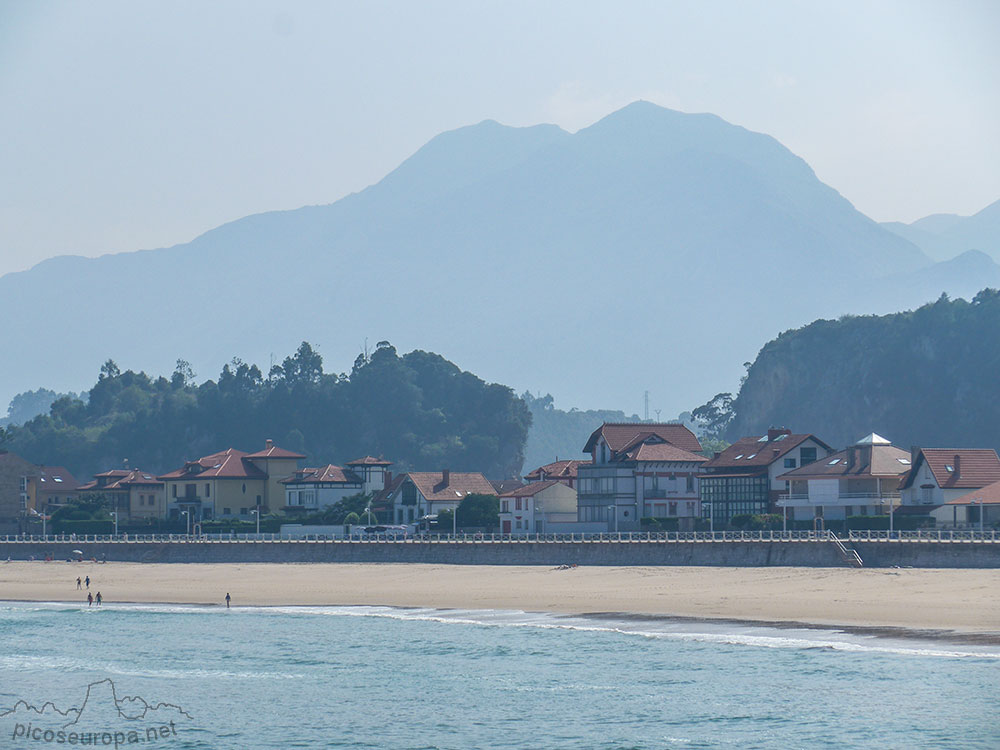 Playas de Ribadesella con su paseo marétimo