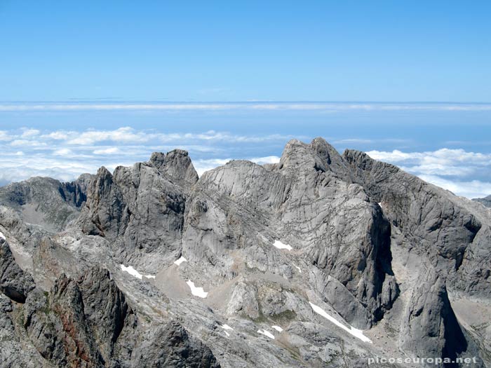 Desde la cumbre del Picu de Urriellu (Naranjo de Bulnes)