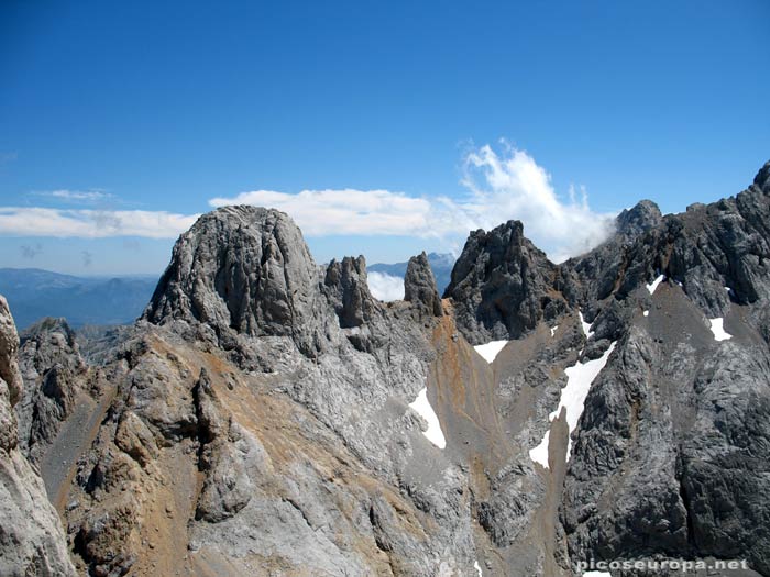 Collada Bonita desde la bajada del Picu de Urriellu (Naranjo de Bulnes)