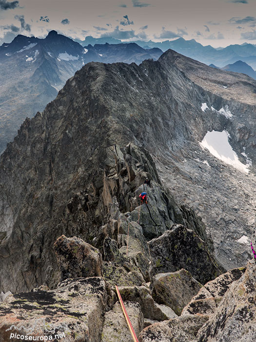 Escalada Arista Trois Conseillers al Pic de Neouvielle, Pirineos, Francia