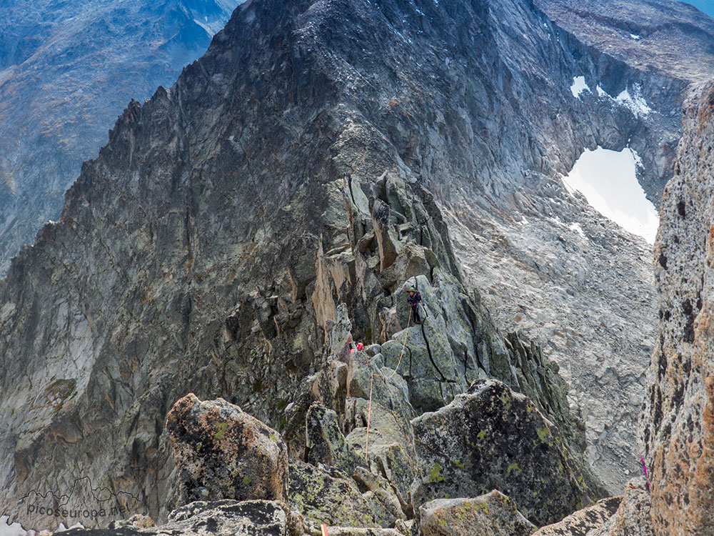 Escalada Arista Trois Conseillers al Pic de Neouvielle, Pirineos, Francia