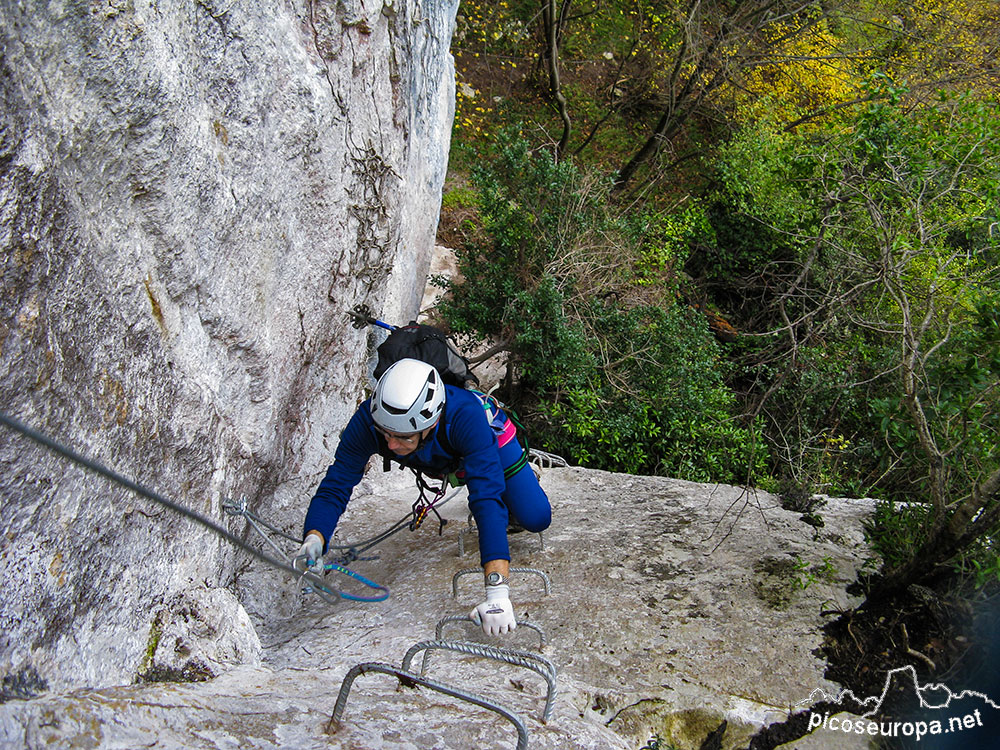 Ferrata de la Hermida. Picos de Europa, Cantabria, España