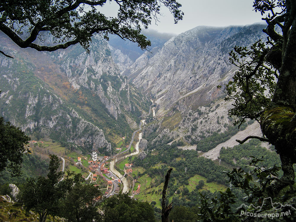 Ferrata de la Hermida. Picos de Europa, Cantabria, España