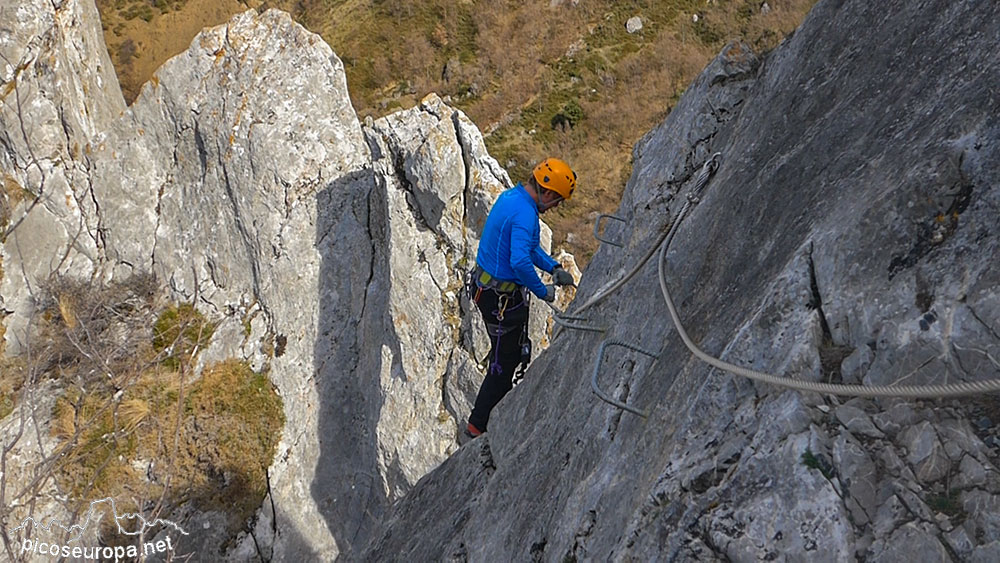 Ferrata de Valdeón: un ambiente total con subidas, bajadas y aristas