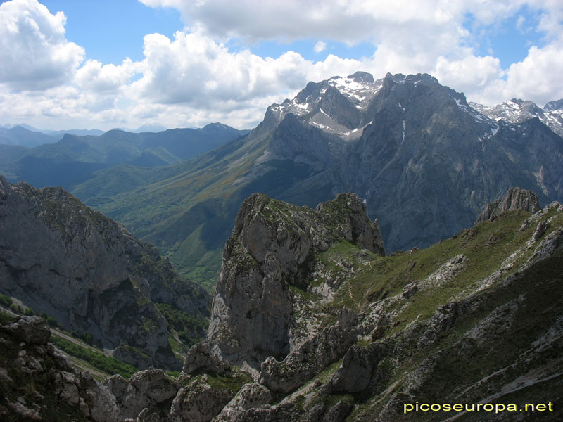 Torre Bermeja desde la subida a Collado Jermoso