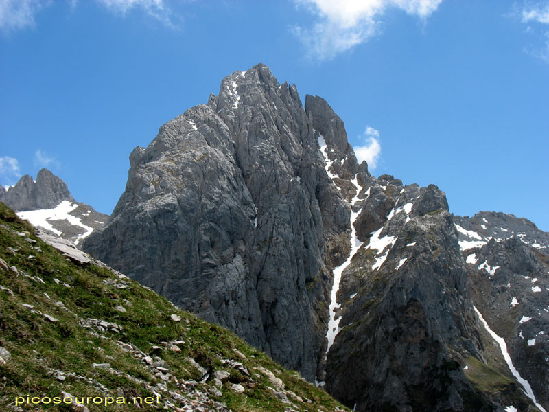 Torre del Friero desde la subida a Collado Jermoso