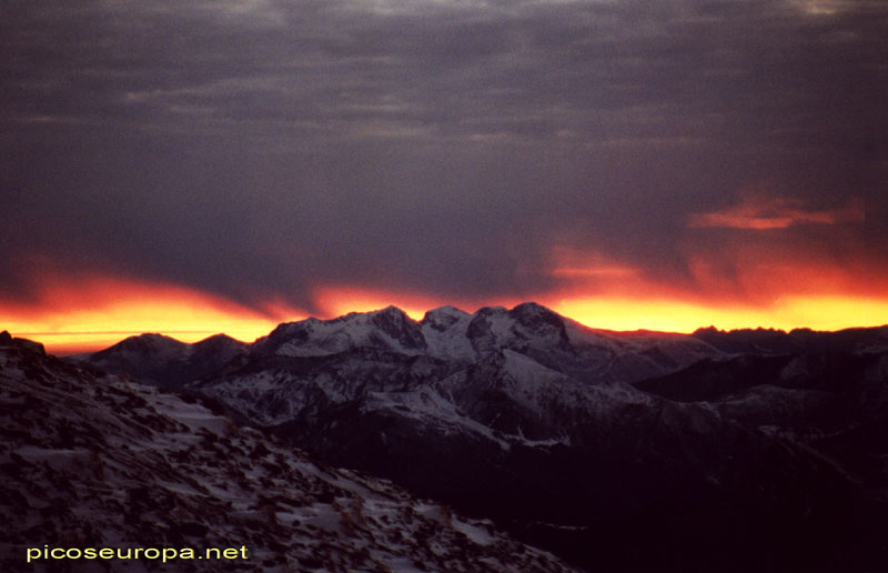 Atardecer desde Collado Jermoso, en la foto Peña Santa, Picos de Europa, León, España