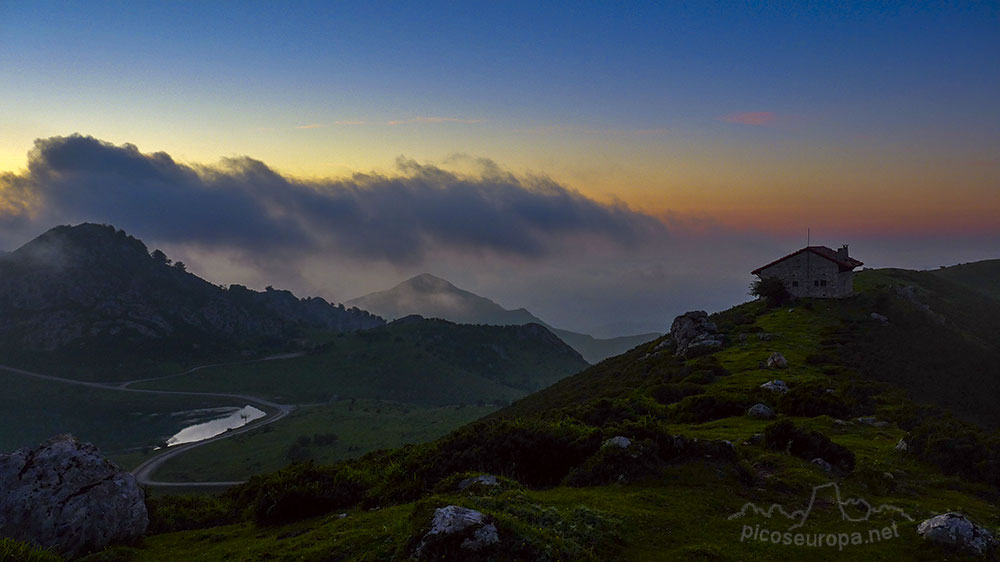 Foto: Lago de Enol y Mirador entre Lagos, Lagos de Covadonga, Parque Nacional de Picos de Europa, Asturias