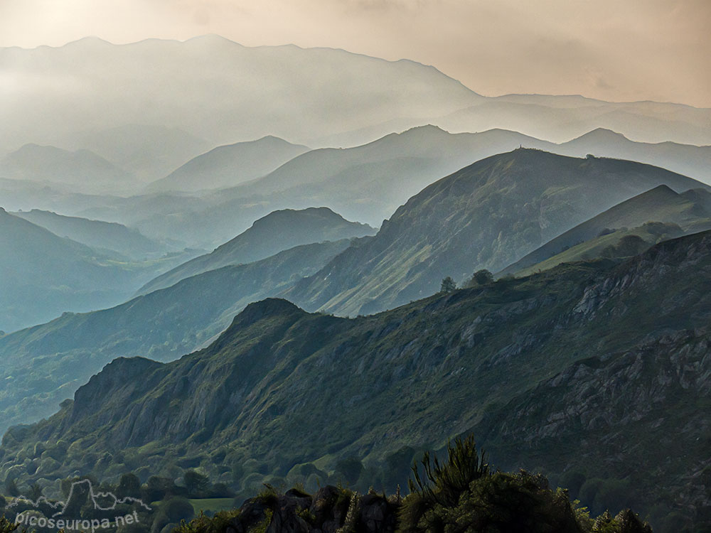 Foto: Mar de montañas desde los alrededores de los Lagos de Covadonga, Parque Nacional de Picos de Europa, Asturias