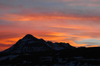 Amanecer desde el lago de la Ercina, Lagos de Covadonga, Picos de Europa, Asturias