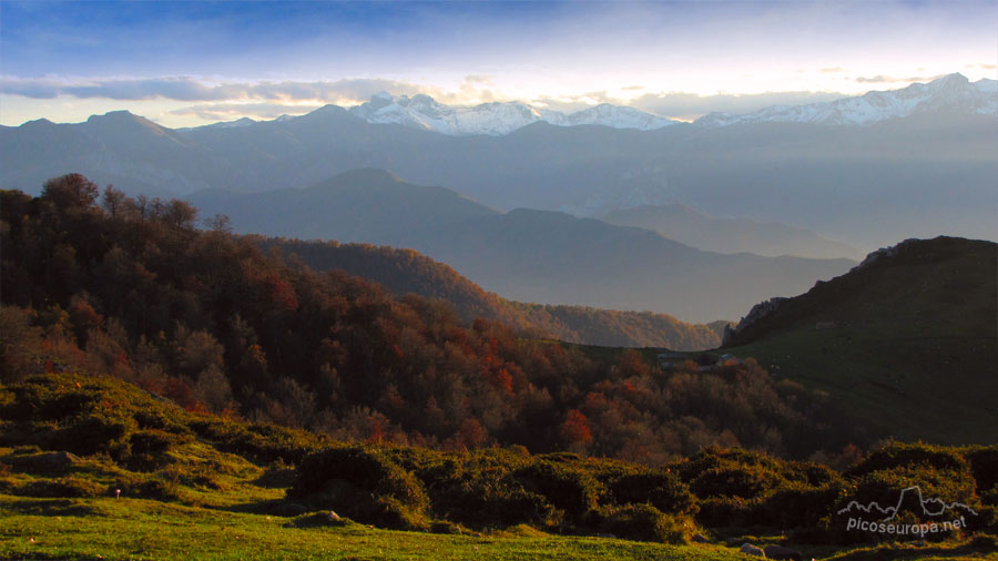 Foto: Peña Labra, Curavacas y Peña Prieta desde Braña de los Tejos, La Liebana, Cantabria